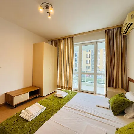 Sunny House 103 One Bedroom Apartmán *
